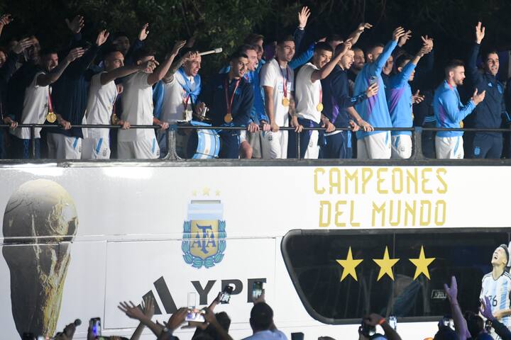 Lionel Messi-led Argentina national football team received a grand welcome on Tuesday upon arriving in Buenos Aires at the Obelisk, to celebrate historic FIFA 2022 WC triumph with fans. Pic: AP