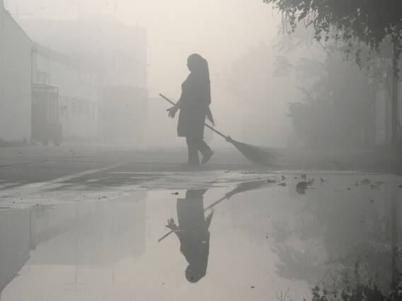 Fog in India: घने कोहरे की चादर में लिपटा उत्तर भारत, सिर्फ फॉग-फॉग...देखिए तस्वीरें