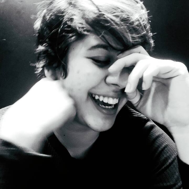 वहीं श में ‘फ्रूटी’ के किरदार में नजर आने वाली एक्ट्रेस तन्वी हेगड़े को भी फैंस खूब प्यार करते थे. लेकिन आपको बता दें कि, अब ये क्यूट सी बच्ची काफी बड़ी हो चुकी हैं.