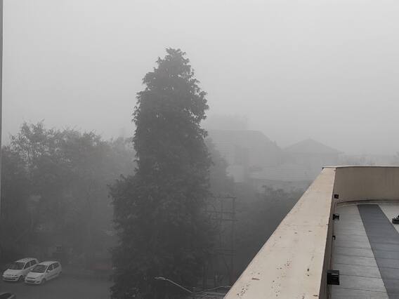 Fog in India: घने कोहरे की चादर में लिपटा उत्तर भारत, सिर्फ फॉग-फॉग...देखिए तस्वीरें