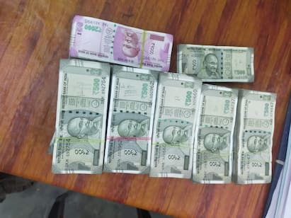 15 lakh cash seized from Kerala bus in CoimbatoreTNN Crime : கேரள பேருந்தில் கட்டுக்கட்டாக ரூ.15 இலட்சம்பணம் பறிமுதல்  - ஹவாலா பணமா..?