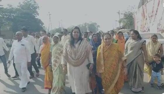Jalgaon Mohadi Gram Panchayat Election CR Patil Gujarat BJP President daughter Bhavini Patil Panel lost  Mohadi: गुजरात भाजप प्रदेशाध्यक्षांच्या कन्येची मोहाडीच्या सदस्यपदी निवड, पण गावची सत्ता गमावली, सरपंचपदाचा उमेदवारही पराभूत