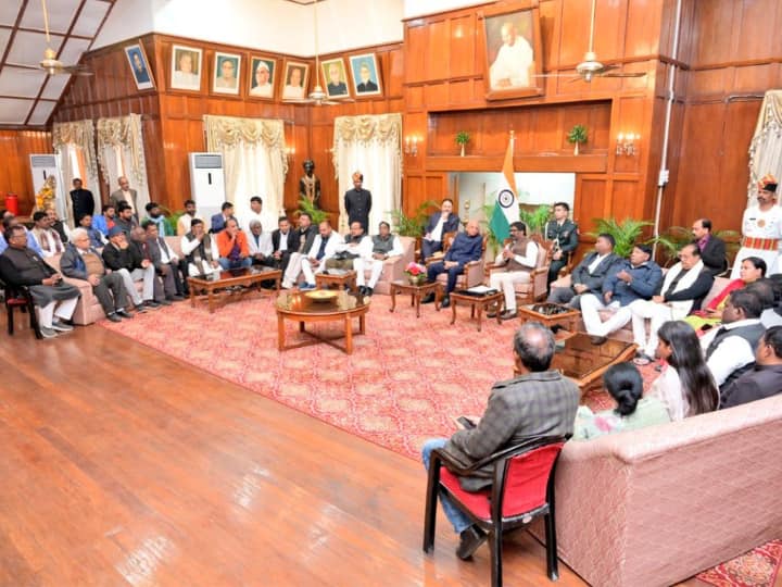 Jharkhand CM Hemant Soren led team met Governor to request him to send reservation domicile legislations to Centre Jharkhand: आरक्षण और 1932 खतियान विधेयक को 9वीं अनुसूची में शामिल करने को लेकर राज्यपाल से मिले CM सोरेन