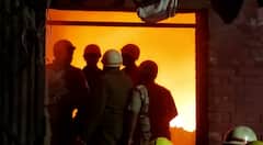 হাইড রোডে পরিত্যক্ত গুদামে আগুন, ঘটনাস্থলে দমকল, পরিস্থিতি এখনও নিয়ন্ত্রণের বাইরে