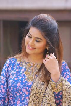 Sneha Photos: నీలాకాశంలోని అందమంతా స్నేహాలోనే ఉంది!