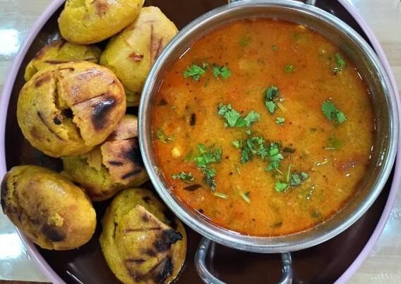 खाने-पीने के हैं शौकीन तो भोपाल के इन लजीज व्यंजन को जरूर करें ट्राई, मुंंह में जाते ही घुल जाएगा स्वाद खाने-पीने के हैं शौकीन तो भोपाल के इन लजीज व्यंजन को जरूर करें ट्राई, मुंंह में जाते ही घुल जाएगा स्वाद