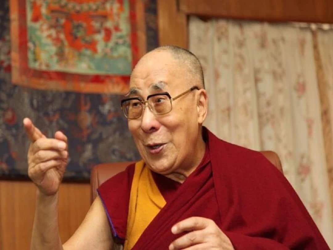Dalai Lama told biggest difference between India China, said Countries engaged in destroying neighbor' Dalai Lama: భారత్‌ చైనాల మధ్య తేడా అదే, ఆయుధాల్లేని ప్రపంచాన్ని సృష్టిద్దాం - దలైలామా