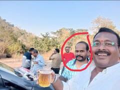 డ్యూటీ టైంలో అటవీశాఖ అధికారుల మందు పార్టీ - మామూళ్లు తీసుకుంటున్నారని ఆరోపణలు