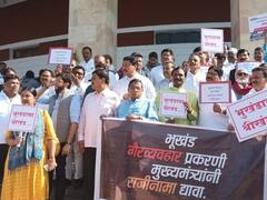 स्लम की जमीन निजी लोगों को देने के मुद्दे पर विधान परिषद में जमकर हंगामा, 3 बार कार्यवाही स्थगित