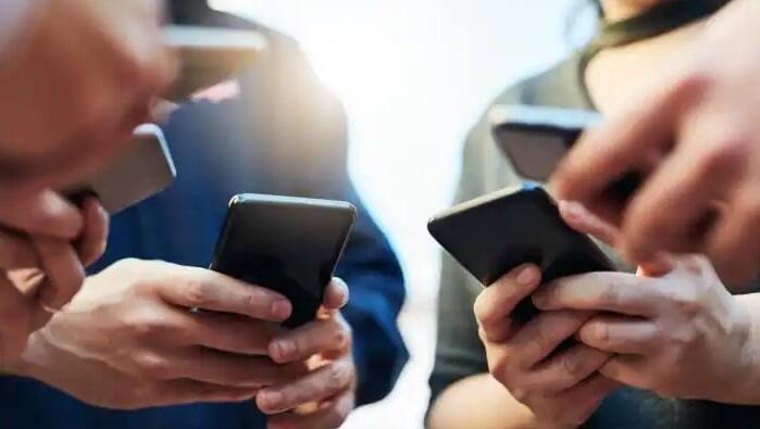 Validity Extender Plans: જો તમે એકથી વધુ સિમનો ઉપયોગ કરો છો, અને નંબર માટે બેસ્ટ એક્સ્ટેન્ડર પ્લાન ઇચ્છો છો, તો અમે તમને અહીં કેટલાક એવા પ્લાન વિશે જાણકારી આપી રહ્યાં છીએ, જે તમારા માટે બેસ્ટ છે. આ પ્લાન્સ તમારા માટે સારા સાબિત થઇ શકે છે.