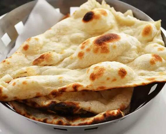 घर आए मेहमानों को आप सर्व कर सकते हैं ये 8 तरह की रोटियां...जानिए इनके नाम