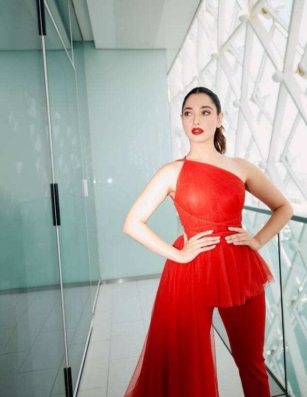 পশুপাখীদের নিয়েও অনেক কাজ করেন তামান্না ভাটিয়া। পেটার হয়ে কাজ করেন। ওদের প্রতি তাঁর ভালোবাসাও নজর কাড়ে অভিনেত্রীর সোশ্যাল মিডিয়া হ্যান্ডলে চোখ রাখলে।