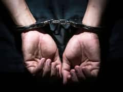 छात्राओं को क्लास में दुपट्टा हटाने को मजबूर करने वाले हेडमास्टर पॉक्सो एक्ट में गिरफ्तार, जानें पूरा मामला