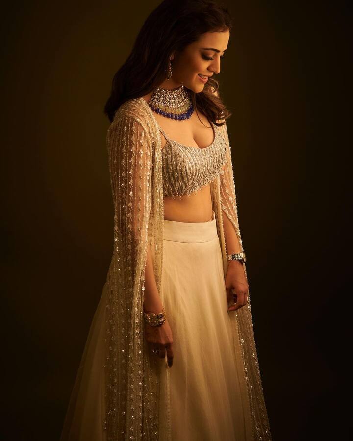 కొన్ని సినిమాలు చేసిన తర్వాత పెళ్లి చేసుకుని సెటిల్ అయిపోయింది.  Image Credit: Nisha Agarwal/Instagram