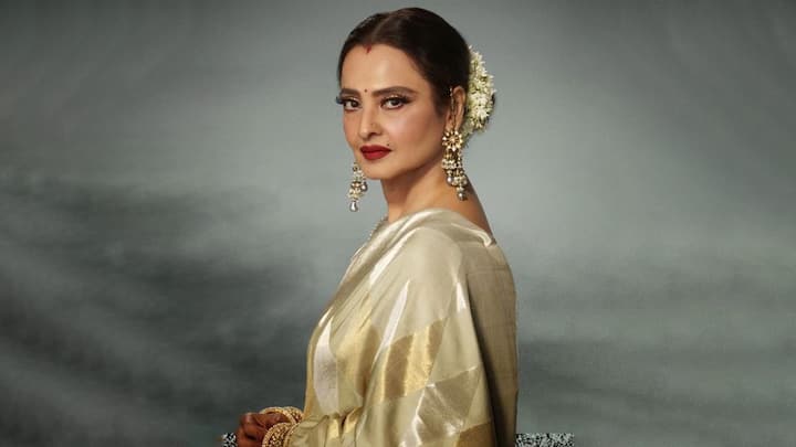 रेखा की अदाकारी के करोड़ों दीवाने हैं इसमें कोई शक नहीं है, लेकिन उनके निजी जीवन की बात करें तो यहां रेखा को ना सिर्फ कई विवादों और मुश्किलों का सामना करना पड़ा बल्कि ये मुद्दे आज भी चर्चा में रहते हैं. कुछ ऐसे की किस्सों और कहानियों के बारे में आज आपको बताएंगे.