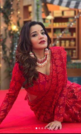 ਮੋਨਾਲੀਸਾ ਦਾ ਕ੍ਰਿਸਮਿਸ ਲੁੱਕ, ਰੈਡ ਸਾੜੀ ਵਿੱਚ ਦਿਖੀ ਬਹੁਤ ਖੂਬਸੂਰਤ