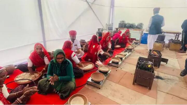 बाजरीपासून वेगवेगळे पदार्थ तयार करण्यात आलेले. पंतप्रधान मोदींसह सर्वच खासदार आणि केंद्रीय मंत्र्यांनी या पदार्थांचा आस्वाद घेतला.