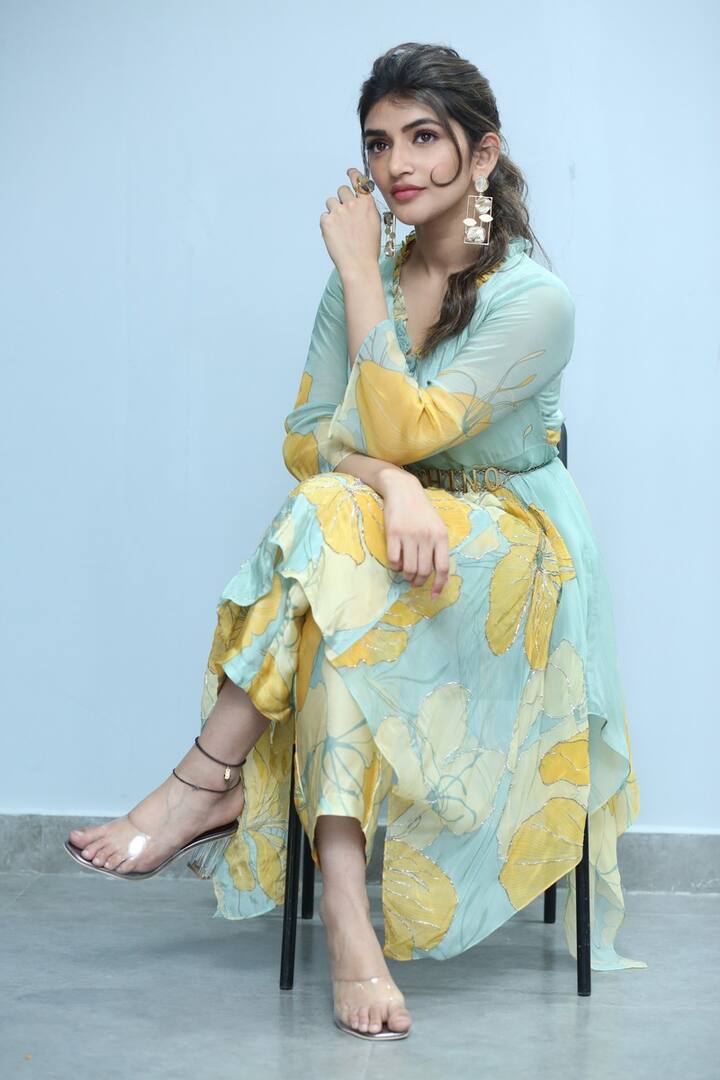 ఇప్పుడు కుర్రాళ్ల గుండెల్లో 'ధమాకా' పేల్చబోతోంది.