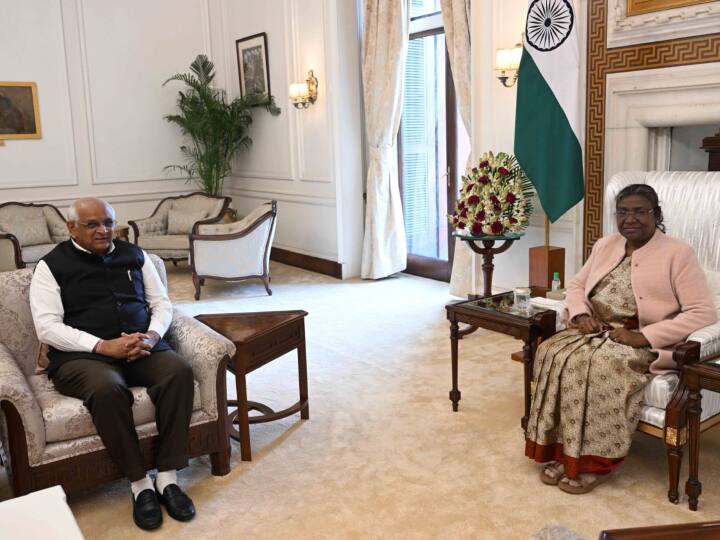 राष्ट्रपति द्रौपदी मुर्मु से मुलाकात के बाद सीएम पटेल ने कहा- 'उनका सहज-सरल व्यक्तित्व और सामाजिक समरसता के उच्च विचार सभी देशवासियों के लिए प्रेरणादायी है.'