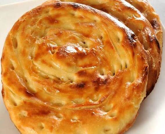 घर आए मेहमानों को आप सर्व कर सकते हैं ये 8 तरह की रोटियां...जानिए इनके नाम