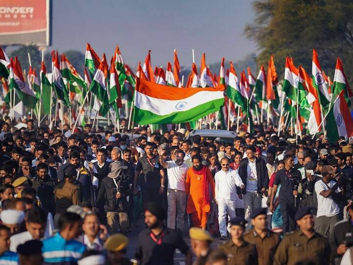 Union minister Mansukh Mandaviya asks Rahul Gandhi to postpone Bharat Jodo Yatra due to corona क्या भारत जोड़ो यात्रा से फैल रहा कोरोना? राहुल गांधी को स्वास्थ्य मंत्री की चिट्ठी- नियमों का हो पालन वरना रद्द करें यात्रा
