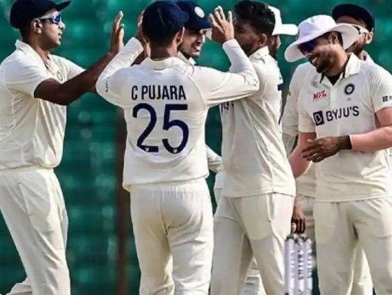 ਕਰਾਚੀ ਟੈਸਟ 'ਚ ਇੰਗਲੈਂਡ ਨੇ ਪਾਕਿਸਤਾਨ ਨੂੰ ਹਰਾਇਆ ਹੈ। ਇਸ ਤਰ੍ਹਾਂ ਪਾਕਿਸਤਾਨ ਨੂੰ 3-0 ਨਾਲ ਸ਼ਰਮਨਾਕ ਹਾਰ ਦਾ ਸਾਹਮਣਾ ਕਰਨਾ ਪਿਆ। ਹਾਲਾਂਕਿ ਪਾਕਿਸਤਾਨ ਦੀ ਹਾਰ ਤੋਂ ਬਾਅਦ ਵਿਸ਼ਵ ਟੈਸਟ ਚੈਂਪੀਅਨਸ਼ਿਪ ਦੀ ਅੰਕ ਸੂਚੀ ਦਿਲਚਸਪ ਹੋ ਗਈ ਹੈ।