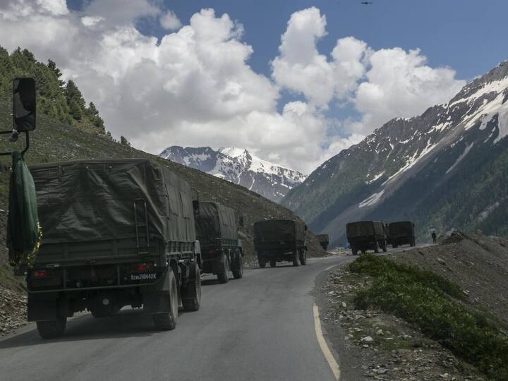 LAC Dispute: तवांग में जहां हुई झड़प, वहां चीन ने बढ़ाई ताकत, LAC से सिर्फ 150 मीटर दूरी पर बनाई सड़क China constructed sealed road leading within 150 meter LAC ridge line LAC Dispute: तवांग में जहां हुई झड़प, वहां चीन ने बढ़ाई ताकत, LAC से सिर्फ 150 मीटर दूरी पर बनाई सड़क