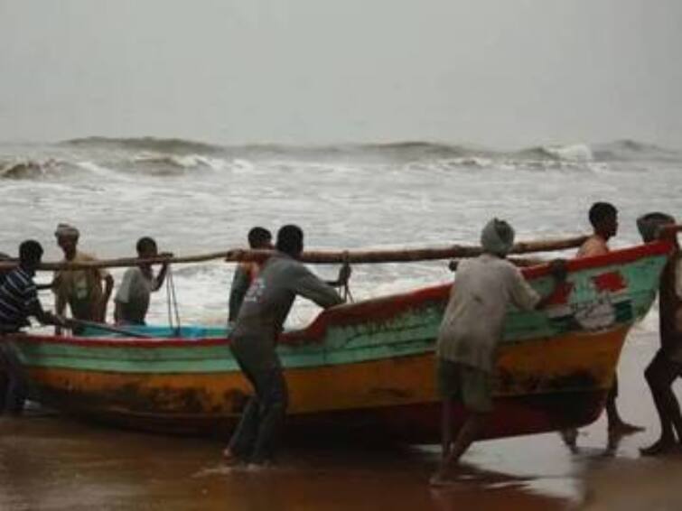 Sri Lanka Navy has arrested 11 fishermen from Tamil Nadu for fishing across the border Fishermens Arrest: தமிழக மீனவர்கள் 11 பேர், இலங்கை கடற்படையினரால் கைது