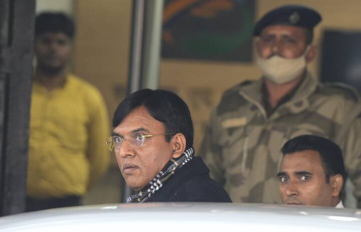 এখনও শেষ হয়নি কোভিড, সতর্ক করলেন কেন্দ্রীয় স্বাস্থ্যমন্ত্রী মনসুখ মাণ্ডব্য। (ছবি:PTI)