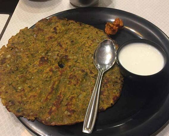 घर आए मेहमानों को आप सर्व कर सकते हैं ये 8 तरह की रोटियां...जानिए इनके नाम