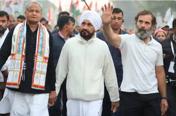 ਪੰਜਾਬ ਵਿਧਾਨ ਸਭਾ ਚੋਣਾਂ 'ਚ ਹਾਰ ਤੋਂ ਬਾਅਦ ਤੋਂ ਲਾਪਤਾ ਕਾਂਗਰਸੀ ਆਗੂ ਚਰਨਜੀਤ ਸਿੰਘ ਚੰਨੀ ਪੂਰੇ ਛੇ ਮਹੀਨੇ ਬਾਅਦ ਨਜ਼ਰ ਆਏ ਹਨ। ਚਰਨਜੀਤ ਸਿੰਘ ਚੰਨੀ ਭਾਰਤ ਜੋੜੋ ਯਾਤਰਾ ਵਿੱਚ ਰਾਹੁਲ ਗਾਂਧੀ ਅਤੇ ਰਾਜਸਥਾਨ ਦੇ ਸੀਐਮ ਅਸ਼ੋਕ ਗਹਿਲੋਤ ਨਾਲ ਨਜ਼ਰ ਆਏ।