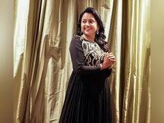 Anchor suma: బ్లాక్ డ్రెస్ లో యాంకర్ సుమ హొయలు