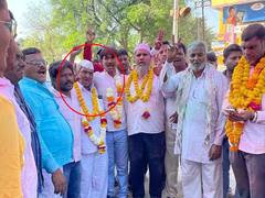 PHOTO: गावाला पाणी पाजणाऱ्या पाणीपुरवठा कर्मचाऱ्याला गावकऱ्यांनी बनवलं सरपंच