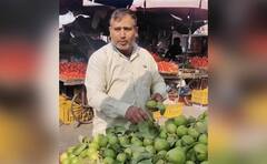 Funny Video: ਫਲ ਵੇਚਣ ਵਾਲੇ ਦਾ ਅਜੀਬ ਅੰਦਾਜ਼ ਹੋਇਆ ਵਾਇਰਲ, ਦੇਖੋ ਮਜ਼ਾਕੀਆ ਵੀਡੀਓ