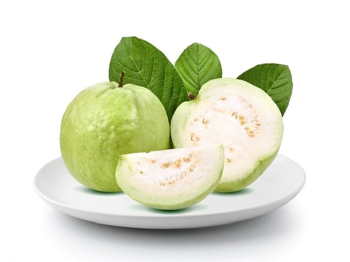 Guava Halwa Recipe Make Guava Tasty Halwa at home this winter after eating it once you will make it again and again Guava Halwa Recipe: इस सर्दी घर पर बनाएं अमरुद का टेस्टी हलवा, एक बार खाने के बाद बार-बार बनाएंगे आप
