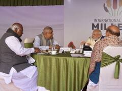 PHOTOS: 'કૂતરા' નિવેદનના વિવાદ વચ્ચે PM મોદી અને મલ્લિકાર્જુન ખડગે એક જ ટેબલ પર લંચ લેતા જોવા મળ્યા