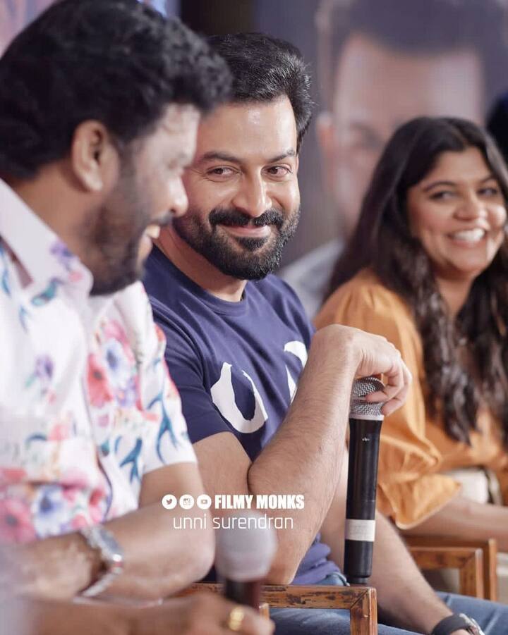 இத்திரைப்படத்தில் பிரித்விராஜ், அபர்ணா பாலமுரளி, அன்னா பென், மஞ்சு வாரியார் ஆகியோர் நடித்துள்ளனர்