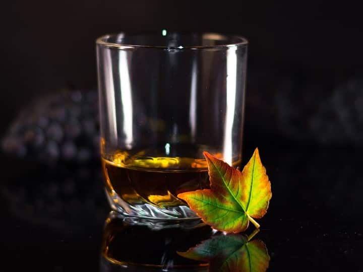 rum myths Is rum rid off cold in winters and is work like medicine for cough check here all details ये बात कितनी सच है कि गर्म पानी के साथ रम पीने से खांसी ठीक हो जाती है?