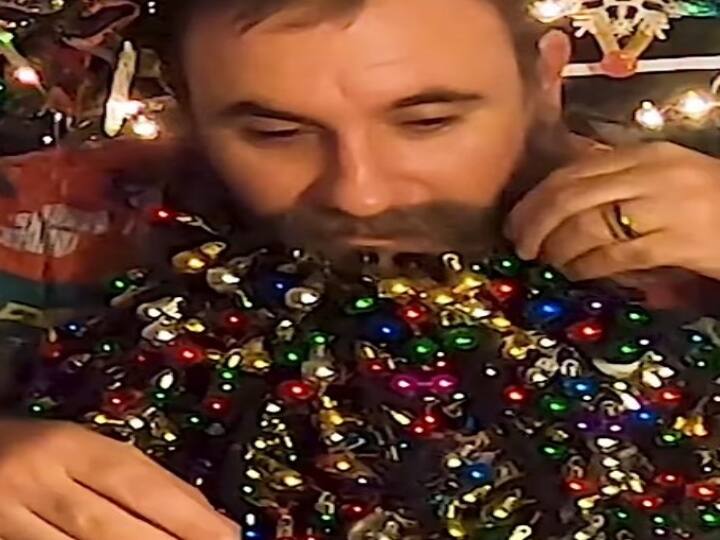 VIDEO: शख्स ने अपनी दाढ़ी को बना लिया क्रिसमस ट्री, सजा लिए 710 बाउबल, गिनीज बुक में दर्ज हुआ नाम