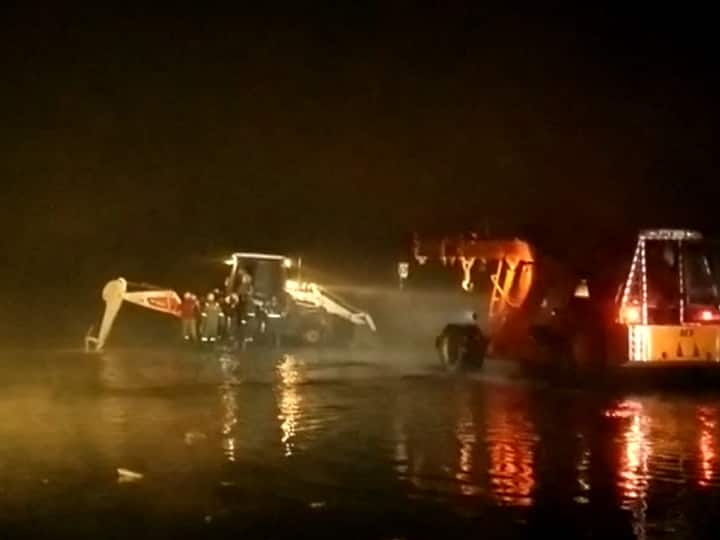 Lucknow SDRF search operation in Gomti river after accident two people still missing ANN Lucknow Accident: गोमती नदी में दिन भर चला SDRF का सर्च ऑपरेशन, लापता दो लोगों का अब तक नहीं मिला सुराग