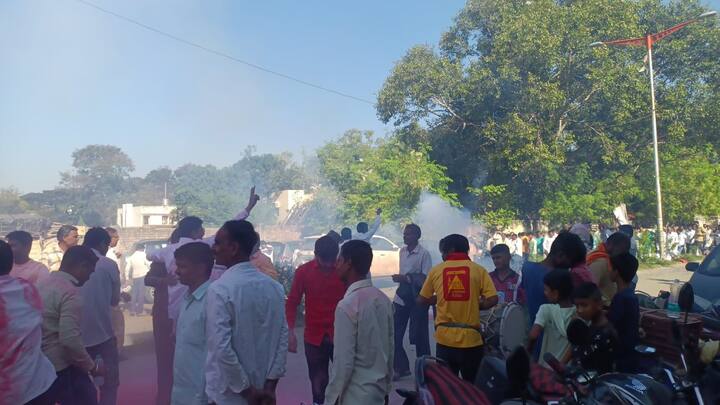 या हटके निकालाची परिसरात चर्चा पाहायला मिळाली.