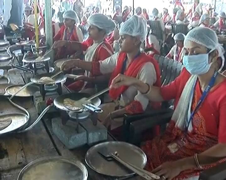 આ એક મહિનાનું મેનુ મહંત સ્વામી અને સંતો દ્વારા નક્કી કરવામાં આવ્યું છે.