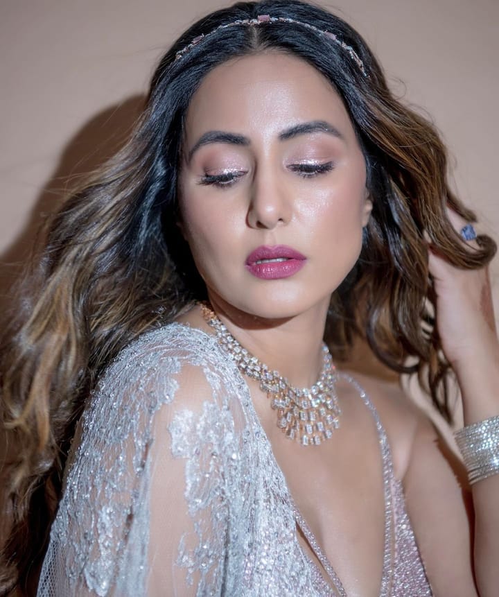 यामुळेच तिचा सोशल मीडिया ग्रेसफुल लुकने भरलेला आहे. (फोटो सौजन्य :realhinakhan/इंस्टाग्राम)
