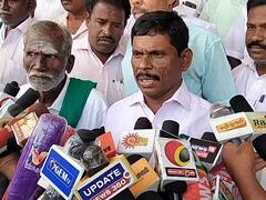 கரூரில் ஜல்லிக்கட்டு போட்டி - அனுமதி கோரி ஆட்சியரிடம் கிராம மக்கள் மனு