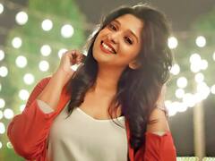 Nyla Usha: மலையாள நடிகை நிலா உஷாவின் மயக்க வைக்கும் புகைப்படங்கள்..!