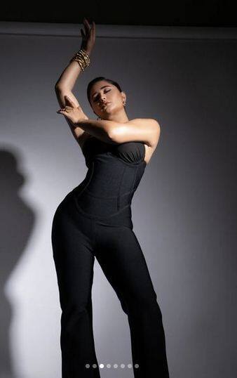 ਰਸ਼ਮੀ ਦੇਸਾਈ ਨੇ ਬਲੈਕ ਕ੍ਰਿਸ ਕ੍ਰਾਸ ਡਰੈੱਸ 'ਚ ਦਿਖਾਈ ਆਪਣੀ ਖੂਬਸੂਰਤੀ