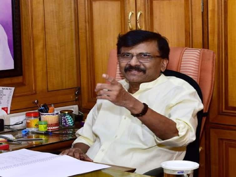 Maharashtra Karnataka Border Dispute News Shivsena Leader Sanjay Raut criticism on state Govt over Maharashtra Karnataka Border Dispute  Sanjay Raut : परिस्थिती जैसे थे, सीमाप्रश्नी गृहमंत्री अमित शाहांनी नेमकं काय केलं? संजय राऊतांचा सवाल