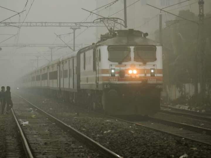 Trending News: Refund will be given even if the train is late due to fog, know what is the process