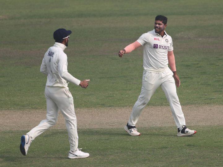 भारतीय गोलंदाजांनी आज सामन्यात सुरुवातीपासून कमाल कामगिरी केली. भारताच्या वेगवान गोलंदाजांनी सर्वाधिक विकेट्स घेतल्या. यामध्ये उमेश यादवने 4 तर जयदेव उनाडकटने 2 विकेट्स घेतल्या.