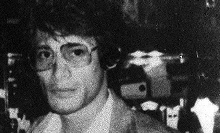 শ্বাসরোধ করে কষ্ট দিতেন, এমনকি পুড়িয়েও দিতেন। যে সমস্ত পুরুষকে খুন করতেন, তাঁদের পাসপোর্ট হাতিয়ে, ভুয়ো পরিচয়েই পরে এই দেশ, ওই দেশ যেতেন।